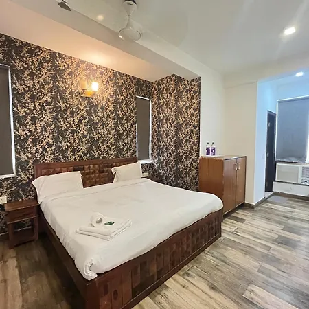 Saket Suites- Near Max Hospital